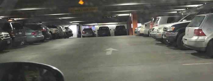 City Of Boulder Parking Garage is one of Locais curtidos por Erin.