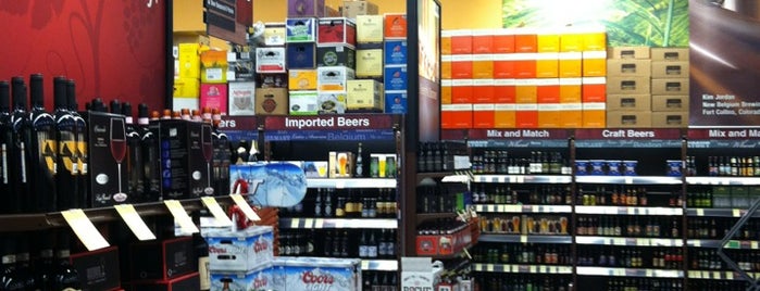 Total Wine & More is one of Lugares favoritos de Emily.