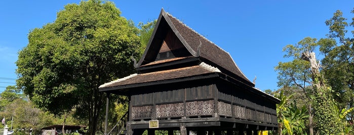 The Lanna Traditional House Museum is one of chiangmai trip 2017.
