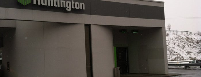 Huntington Bank is one of Tempat yang Disukai Don (wilytongue).