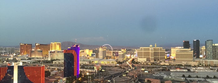 Moon Nightclub is one of Las  Vegas rooftop.