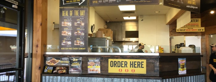 Dickey's Barbecue Pit is one of Locais curtidos por T.