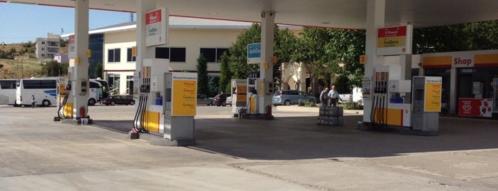 Shell is one of สถานที่ที่ Sezgin ถูกใจ.
