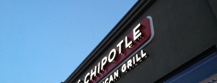 Chipotle Mexican Grill is one of Lugares favoritos de Mike.