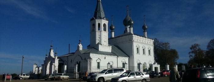 Животворящий Крест Господень в Годеново is one of สถานที่ที่ Maria ถูกใจ.