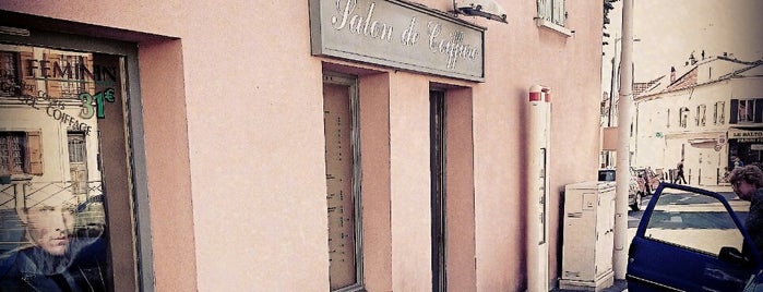 Salon De Coiffure is one of สถานที่ที่ Thifiell ถูกใจ.
