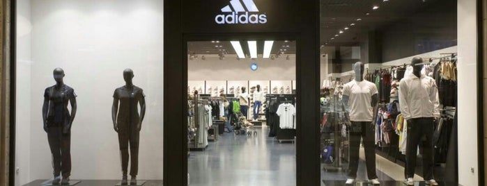adidas is one of FATOŞさんのお気に入りスポット.