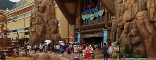 LOTTE WATER PARK 롯데워터파크 is one of Tempat yang Disukai Stacy.