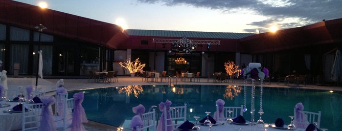 Wonders Wedding Pool Restaurant is one of Otel Ankara.