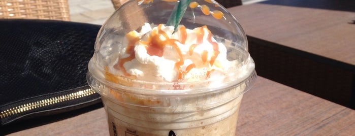 Starbucks is one of Tempat yang Disukai Faik Emre.