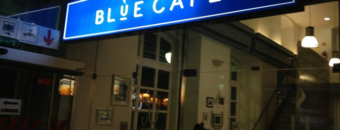 Blue Café is one of Locais curtidos por Thais.