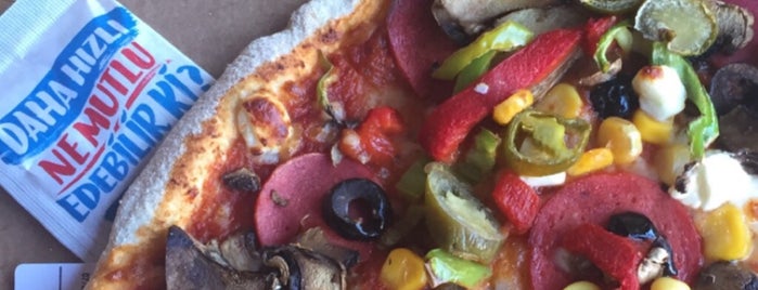 Domino's Pizza is one of Must-visit Food in Izmir.