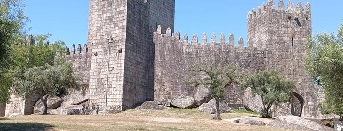 Castelo de Guimarães is one of Tempat yang Disukai Pedro.