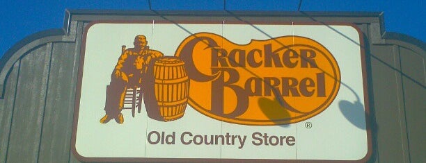 Cracker Barrel Old Country Store is one of Locais curtidos por David.