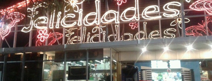Tienda Inglesa is one of Locais curtidos por Ana.