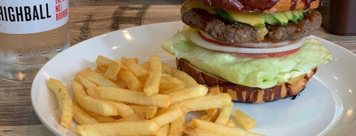 Tokyo Burger is one of Tempat yang Disukai Tomo.