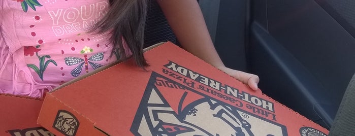 Little Caesars is one of A Visitar! <3.