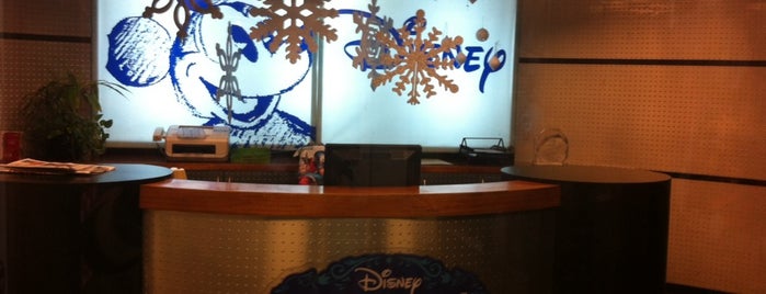 Walt Disney Company is one of Canales de TV.