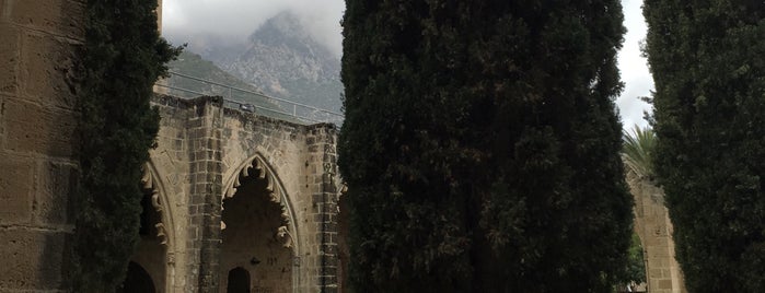 Bellapais Monastery is one of Lugares favoritos de PNR.