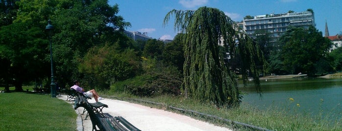 Parc Montsouris is one of สถานที่ที่ Madeleine ถูกใจ.