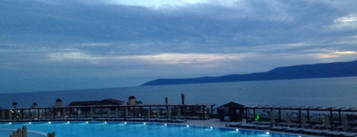 Rainbow Restaurant Euphoria Aegean Resort & Spa is one of Lugares favoritos de Yener.
