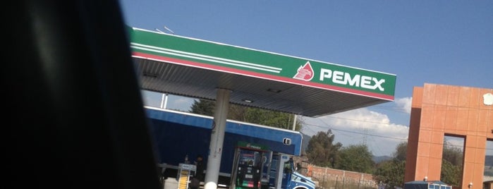 Pemex - Gasolinera 5126 is one of สถานที่ที่ Gustavo ถูกใจ.