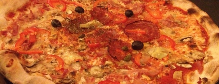 Pizzeria Venezia is one of Tempat yang Disukai Eric.