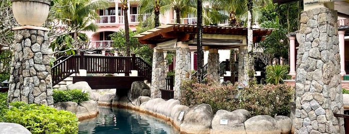 Splash Pool Bar @ Centara Grand Beach Resort is one of Phuket Foodie.