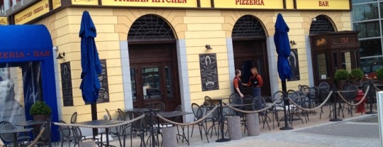 Fiorella Pizzeria E Caffè is one of Tempat yang Disukai Nick.