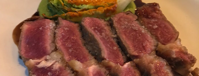 cáBARé is one of Porto.