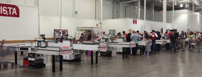 Costco is one of Lugares Frecuentes.