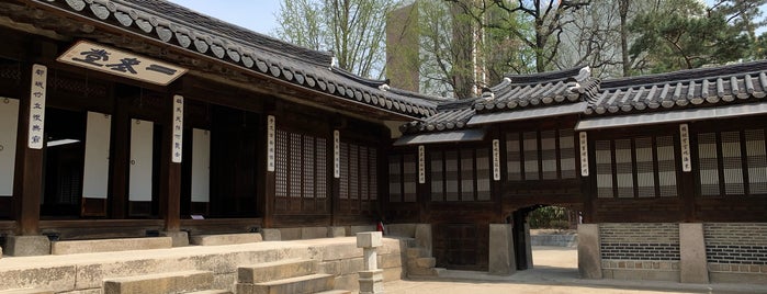 Unhyeongung is one of Seoul Sights.