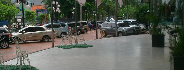 Plaza Surabaya is one of Mall Marathon Surabaya.
