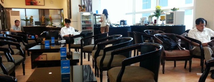 Garuda Indonesia Executive Lounge is one of สถานที่ที่ Mia ถูกใจ.