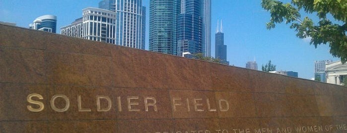 Soldier Field is one of Historical Buildings & Landmarks.