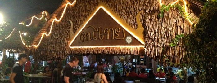 Khunthai Authentic Thai Restaurant is one of Posti che sono piaciuti a David.