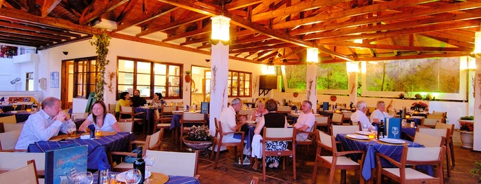 The Captain's Restaurant is one of Πάργα.