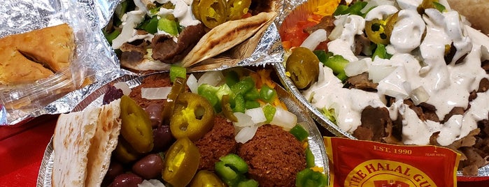 The Halal Guys is one of Lugares favoritos de Beau.