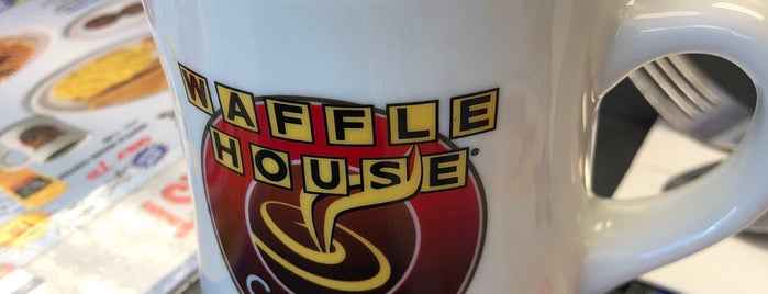 Waffle House is one of Tempat yang Disukai Chester.