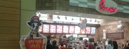 Chick-fil-A is one of Lugares favoritos de Michelle.