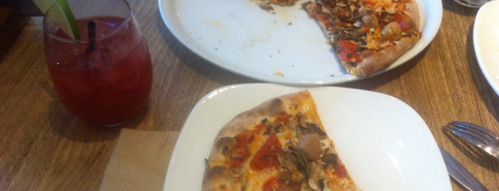 California Pizza Kitchen is one of Posti che sono piaciuti a Lali 🎀.
