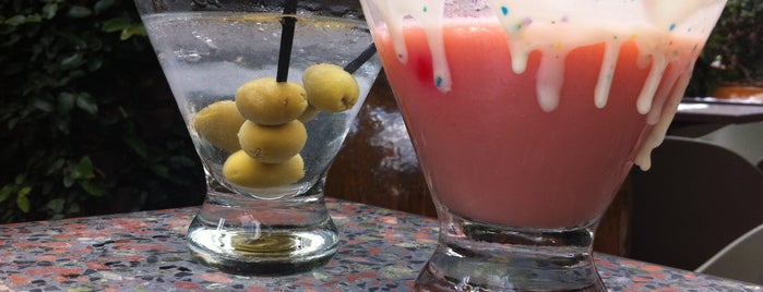 Swig Martini Bar is one of Texas Bars and Restos.