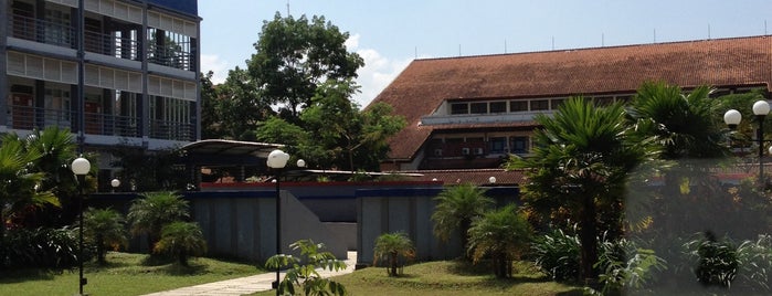 Gedung FEK ( gedung N ) IT Telkom is one of Kawasan Pendidikan Telkom-Dayeuhkolot.
