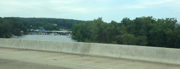 Purple Heart Bridge is one of สถานที่ที่ Phyllis ถูกใจ.