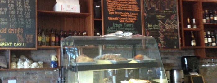 Perky's Coffee Shop is one of Tempat yang Disukai Brian.