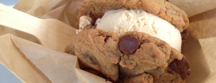 Chunk-n-Chip Cookies Truck is one of Los Angeles City Guide.