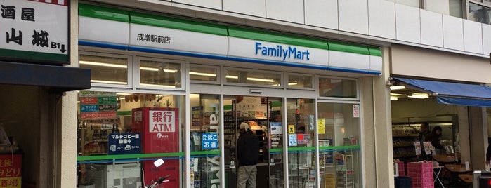 FamilyMart is one of 地元散策用.
