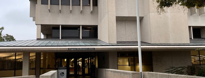 McDermott Library is one of Ut Dallas.