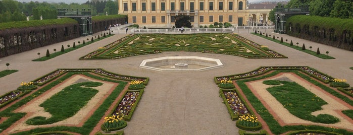 Château de Schönbrunn is one of Becs.