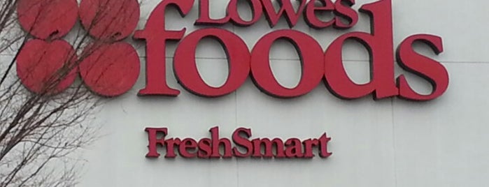 Lowes Foods is one of Orte, die Ashley gefallen.